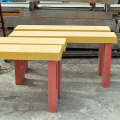 Bankjes gekleurd beton